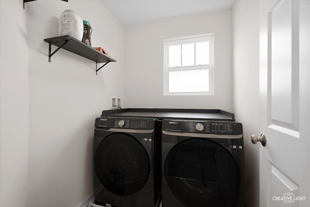 927 Hyte St, Plano, IL 60545 - clothes washing area with laundry area and washing machine and dryer