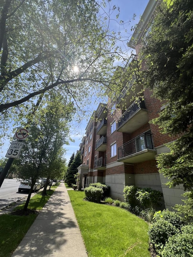 5924 N Lincoln Ave Unit 302, Chicago, IL 60659 - exterior space