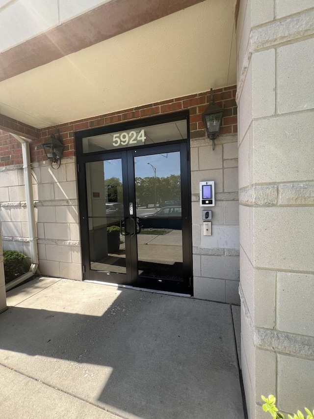 5924 N Lincoln Ave Unit 302, Chicago, IL 60659 - entrance to property featuring concrete block siding and french doors