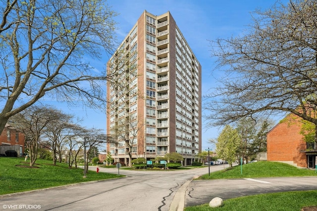 view of apartment building / complex
