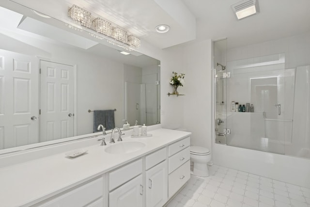 full bathroom featuring recessed lighting, vanity, bath / shower combo with glass door, toilet, and visible vents