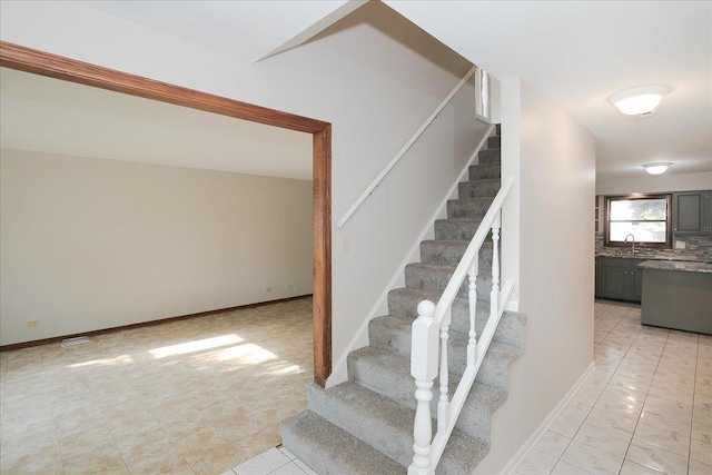 636 N Lyle Ave, Elgin, IL 60123 - photo 4