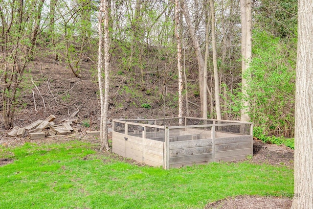 318 Camelot Ln, Libertyville, IL 60048 - view of green lawn