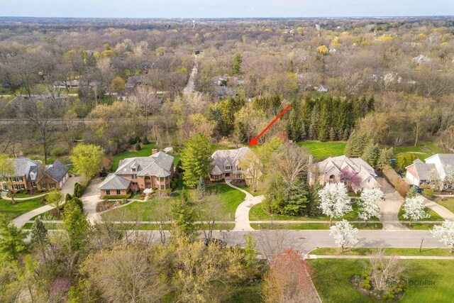 birds eye view of property featuring a residential view and a forest view