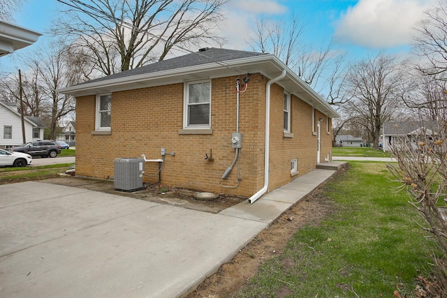 412 N Center Ave, Bradley, IL 60915 - view of side of home with cooling unit, a yard, and brick siding