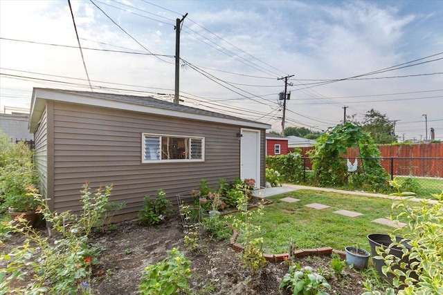 7614 S Chappel Ave, Chicago, IL 60649 - view of yard featuring an outdoor structure and fence