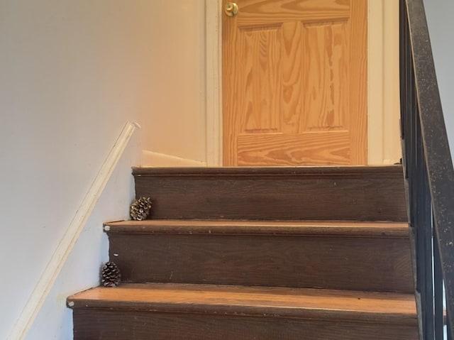 392 Luella Ave, Calumet City, IL 60409 - view of stairway