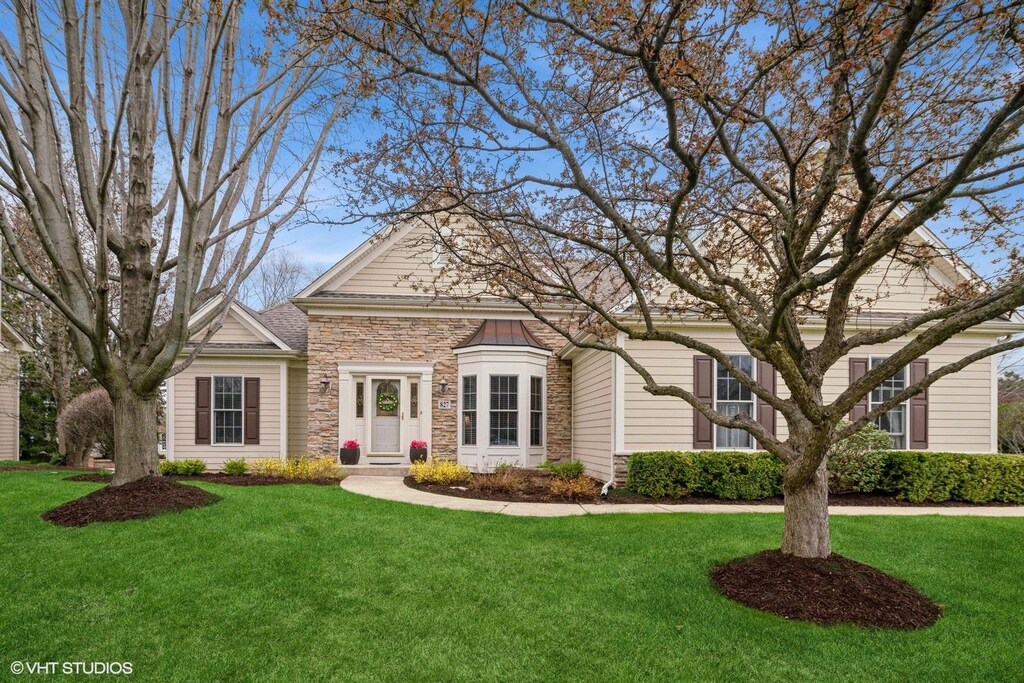 827 Columbia Cir, North Aurora, IL 60542 - view of front of house with stone siding and a front lawn