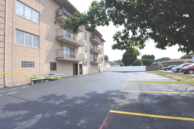 9514 S Kilbourn Ave Unit 3B, Oak Lawn, IL 60453 - view of uncovered parking lot