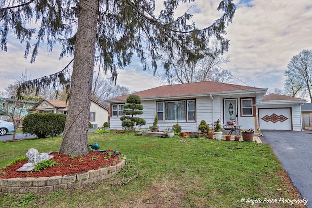 43 Lippincott Rd, Fox Lake, IL 60020 - ranch-style house with a garage, a front lawn, and aphalt driveway