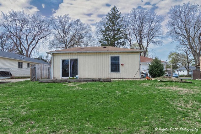 43 Lippincott Rd, Fox Lake, IL 60020 - back of property featuring a yard and fence