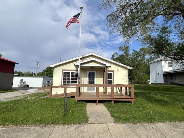 117 N Vermilion St, Potomac, IL 61865 - view of front of house featuring a front lawn and a deck