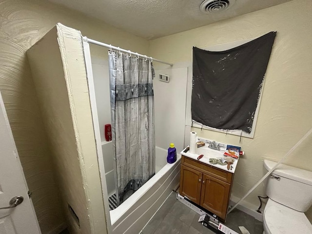 117 N Vermilion St, Potomac, IL 61865 - full bathroom featuring vanity, toilet, and shower / tub combo with curtain