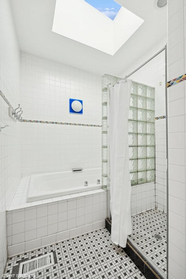 1655 W Byron St, Chicago, IL 60613 - full bath with a skylight and tile patterned floors