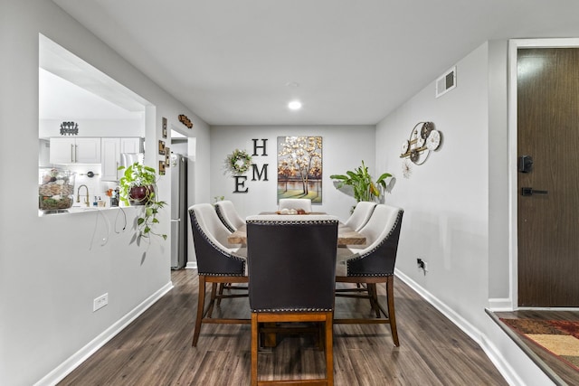 11212 Cottonwood Dr Unit 23A, Palos Hills, IL 60465 - dining area featuring visible vents, dark wood-style flooring, and baseboards