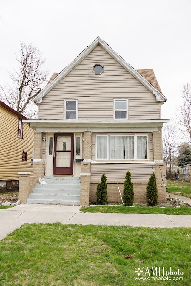 732 N Dearborn Ave, Kankakee, IL 60901 - view of front of home featuring a front yard and brick siding