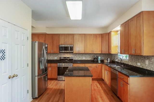 716 Samson Way, Northbrook, IL 60062 - kitchen featuring stainless steel appliances, a sink, a kitchen island, light wood-type flooring, and tasteful backsplash