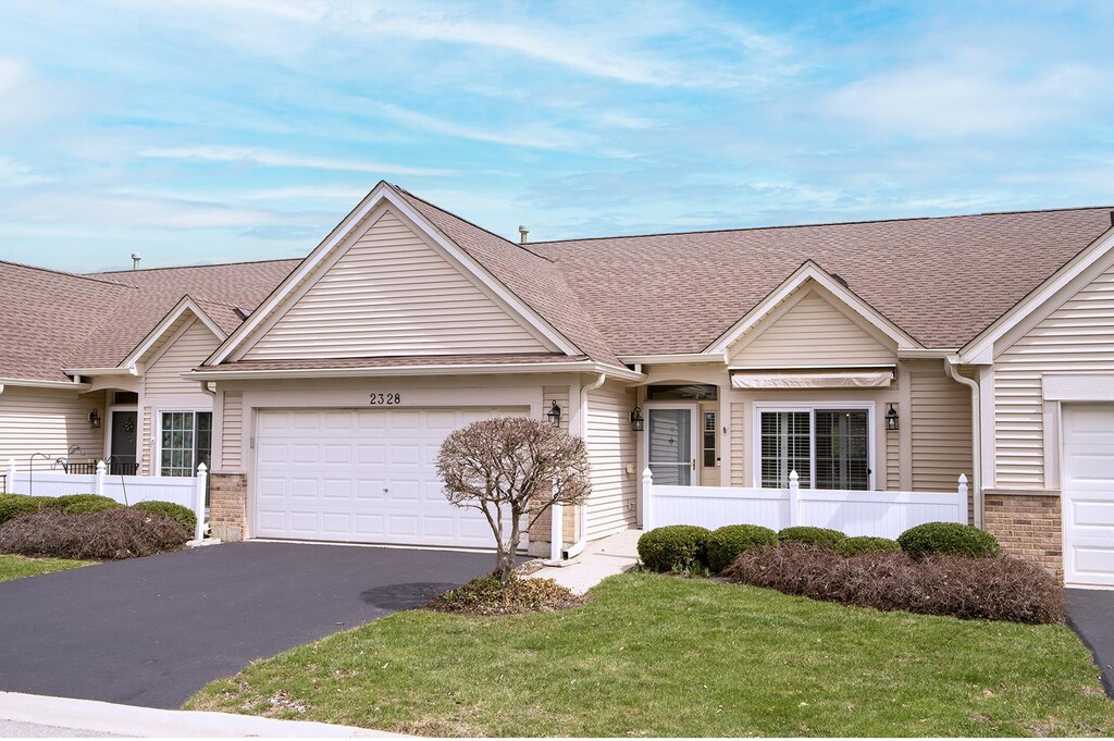 2328 Ashbrook Ln, Grayslake, IL 60030 - photo 1