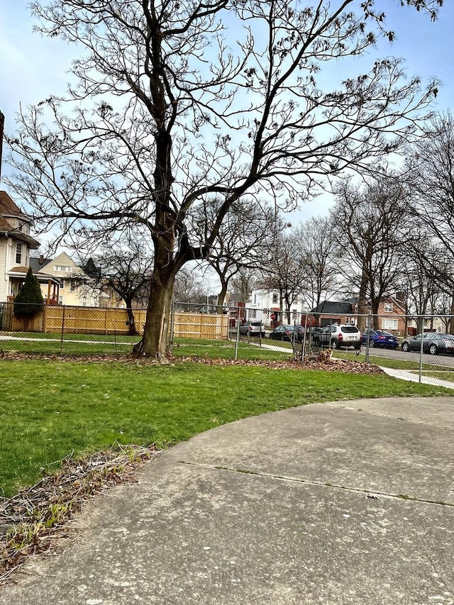 5424 W Ferdinand St Unit 104, Chicago, IL 60644 - view of yard with fence
