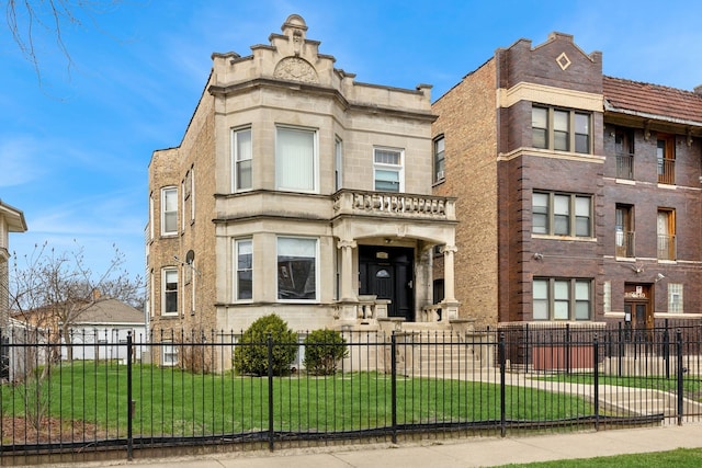 view of front of house featuring a front lawn and a fenced front yard