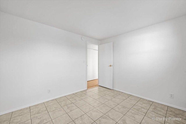128 Adobe Cir, Carpentersville, IL 60110 - empty room with baseboards