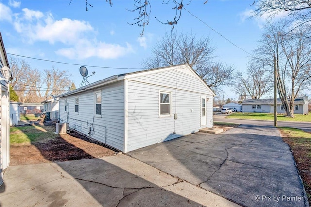 128 Adobe Cir, Carpentersville, IL 60110 - exterior space with fence