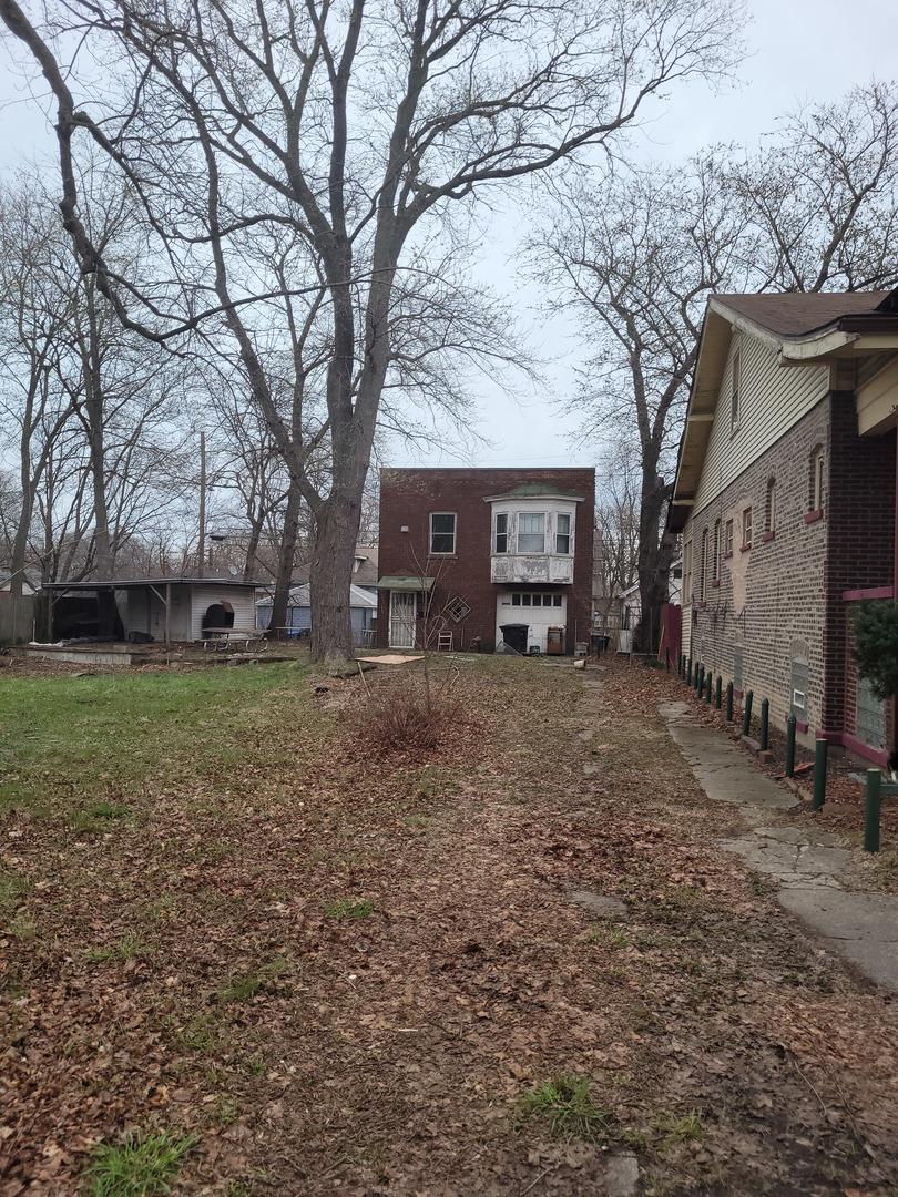 12109 S Princeton Ave, Chicago, IL 60628 - view of yard