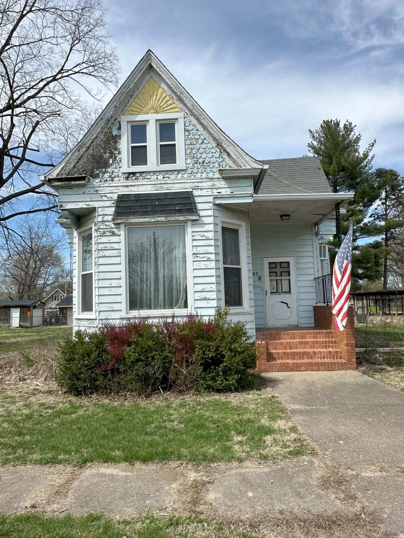 403 Richard St, Henry, IL 61537 - photo 1