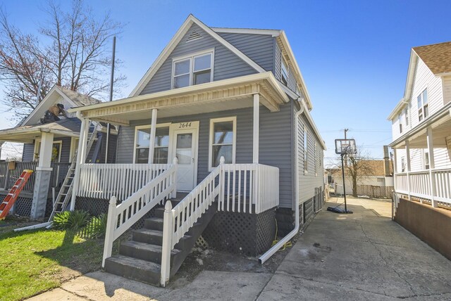 2644 Commercial Ave, South Chicago Heights, IL 60411 - bungalow featuring a porch