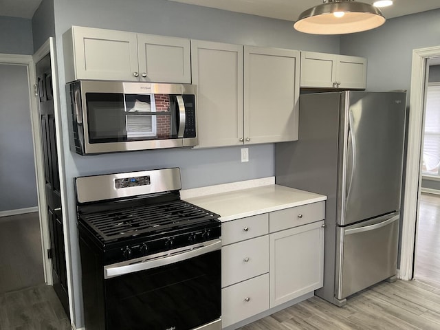 451 Clyde Ave, Calumet City, IL 60409 - kitchen featuring light wood-style flooring, light countertops, and stainless steel appliances