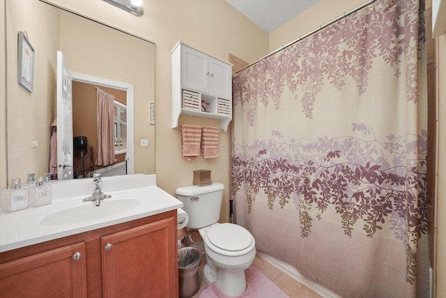 full bath featuring vanity, toilet, and a shower with shower curtain
