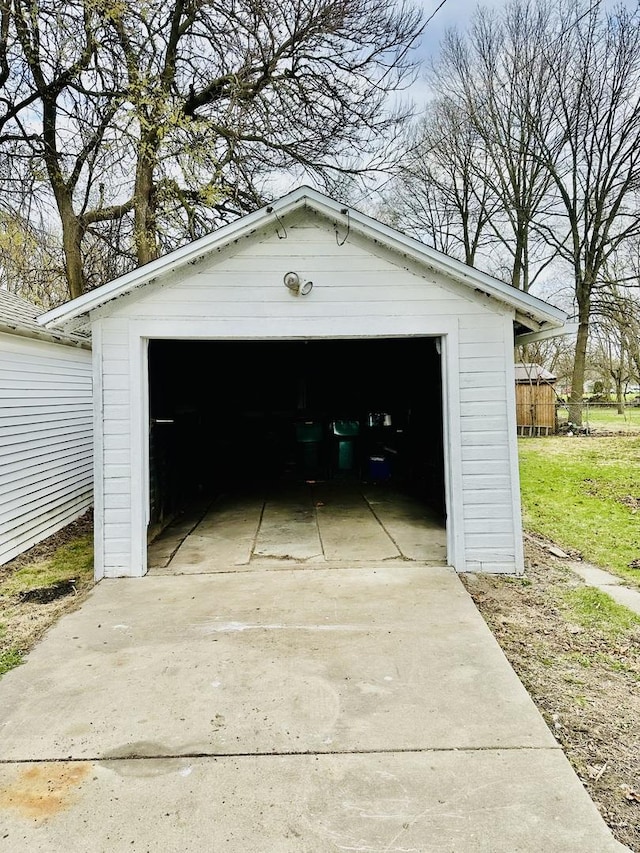 view of detached garage