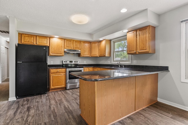 2409 Valkar Ln, Champaign, IL 61822 - kitchen featuring freestanding refrigerator, stainless steel electric stove, under cabinet range hood, a sink, and a peninsula