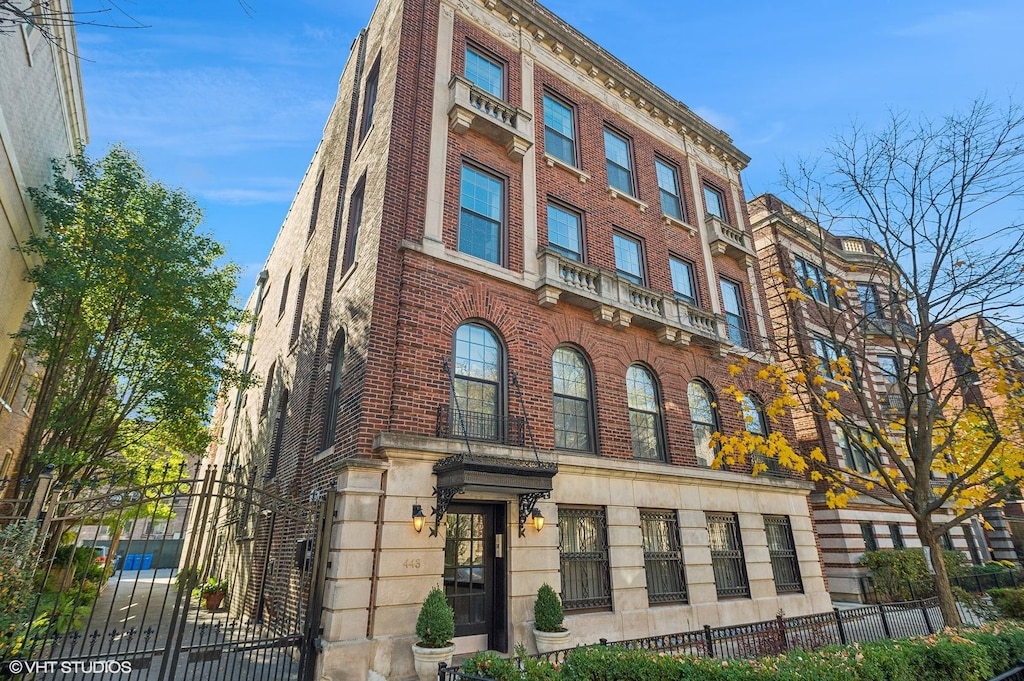 443 W Aldine St Unit 3, Chicago, IL 60657 - photo 1