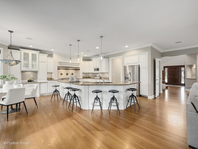 4716 Wallbank Ave, Downers Grove, IL 60515 - kitchen with white cabinets, a sink, stainless steel appliances, a breakfast bar area, and backsplash