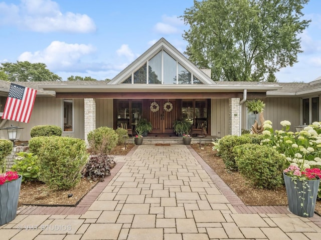 property entrance with covered porch