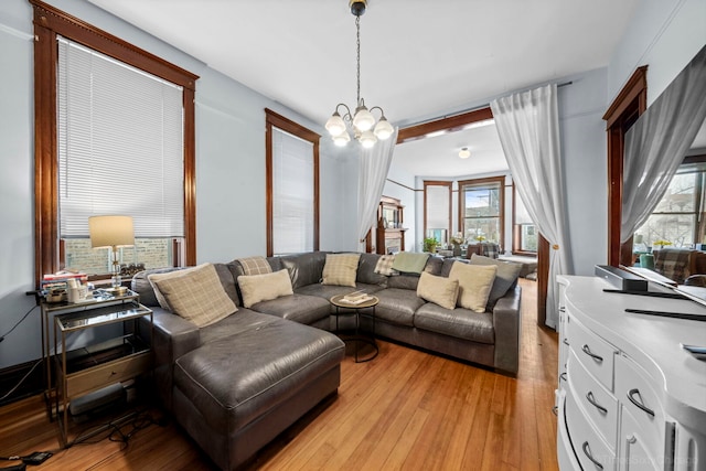 3615 N Janssen Ave, Chicago, IL 60613 - living area featuring an inviting chandelier and light wood-type flooring