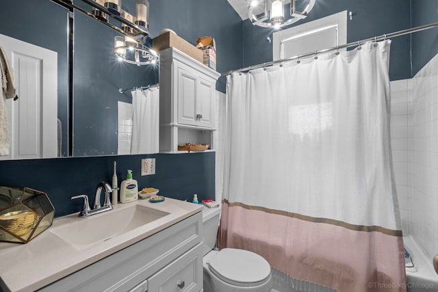3615 N Janssen Ave, Chicago, IL 60613 - full bath featuring shower / tub combo, toilet, and vanity