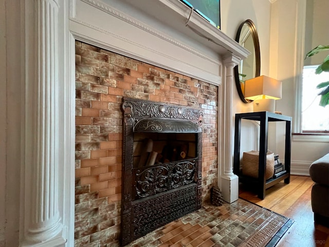 3615 N Janssen Ave, Chicago, IL 60613 - details featuring a fireplace