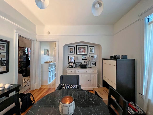 3615 N Janssen Ave, Chicago, IL 60613 - dining space featuring light wood-type flooring and arched walkways