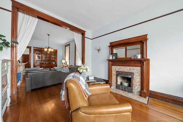3615 N Janssen Ave, Chicago, IL 60613 - living area with wood finished floors, an inviting chandelier, and a fireplace with flush hearth
