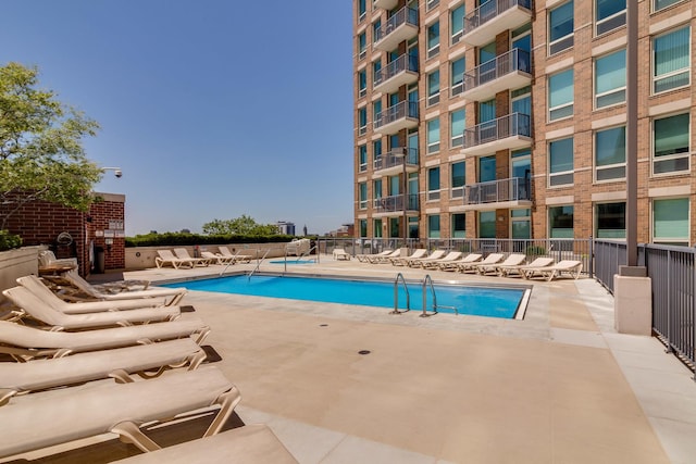 600 N Kingsbury St Unit 1114, Chicago, IL 60654 - community pool featuring a patio and fence