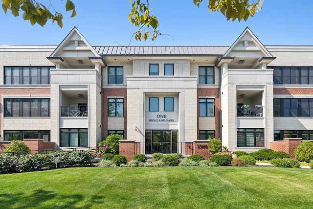 1560 Oakwood Ave Unit 205, Highland Park, IL 60035 - view of property