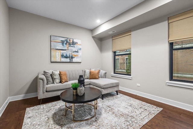 1560 Oakwood Ave Unit 205, Highland Park, IL 60035 - living area featuring wood finished floors, baseboards, visible vents, and recessed lighting