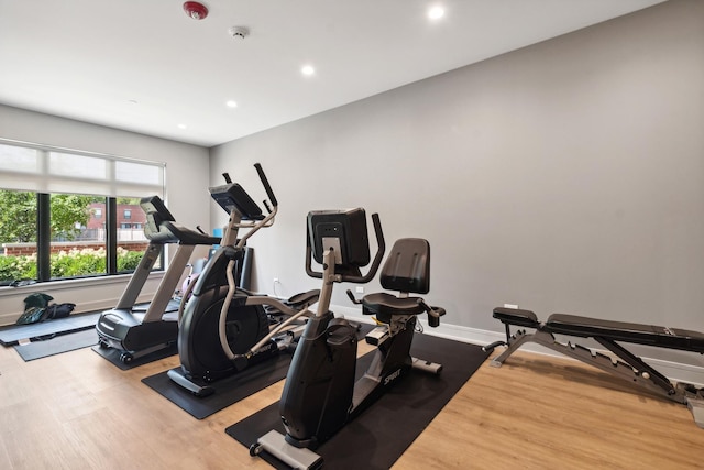 1560 Oakwood Ave Unit 205, Highland Park, IL 60035 - exercise area with baseboards, recessed lighting, and wood finished floors