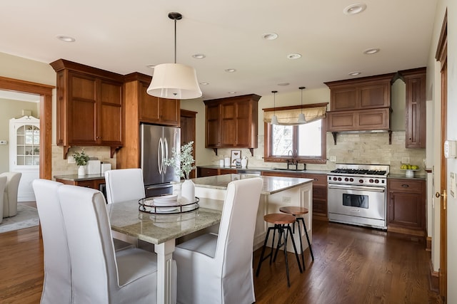620 S Scoville Ave, Oak Park, IL 60304 - kitchen with dark wood finished floors, decorative backsplash, stainless steel appliances, and recessed lighting
