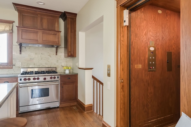 620 S Scoville Ave, Oak Park, IL 60304 - kitchen featuring backsplash, premium range, light countertops, and dark wood finished floors