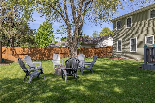 view of yard featuring an outdoor fire pit