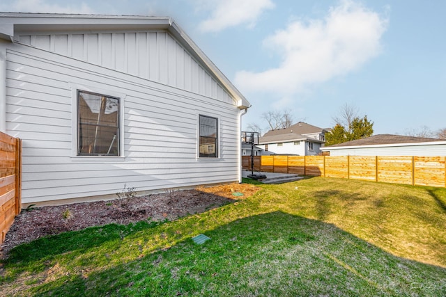 exterior space featuring a fenced backyard