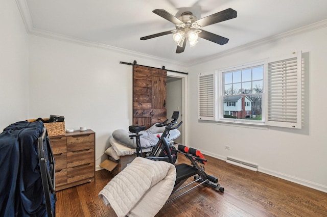 exercise area with crown molding, a ceiling fan, baseboards, and a barn door